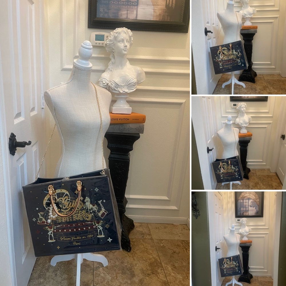 Large Louis Vuitton Holiday Edition PVC Tote Carousel Paris theme - Picture 16 of 17